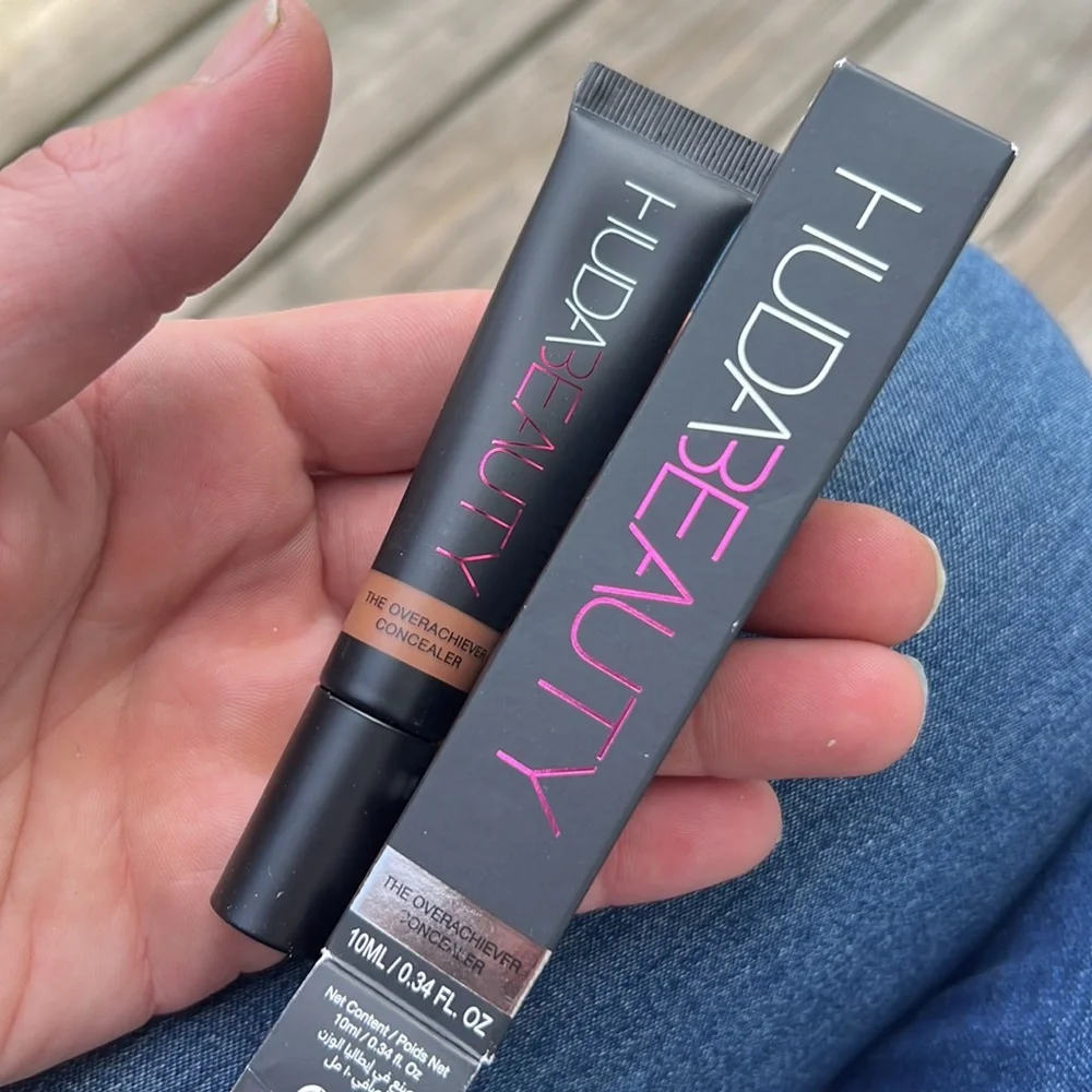 ♣️🌛Huda Beauty Hazelnut Overachiever Concealer - Picture 4 of 8